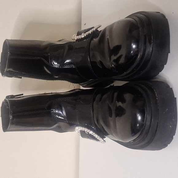 Zara Chunky Lug Sole Rhinestone Heart Buckle Chelsea Boots SZ 6 - Picture 3 of 13